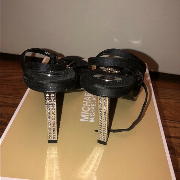 Black sandal heels - Picture 3 of 3